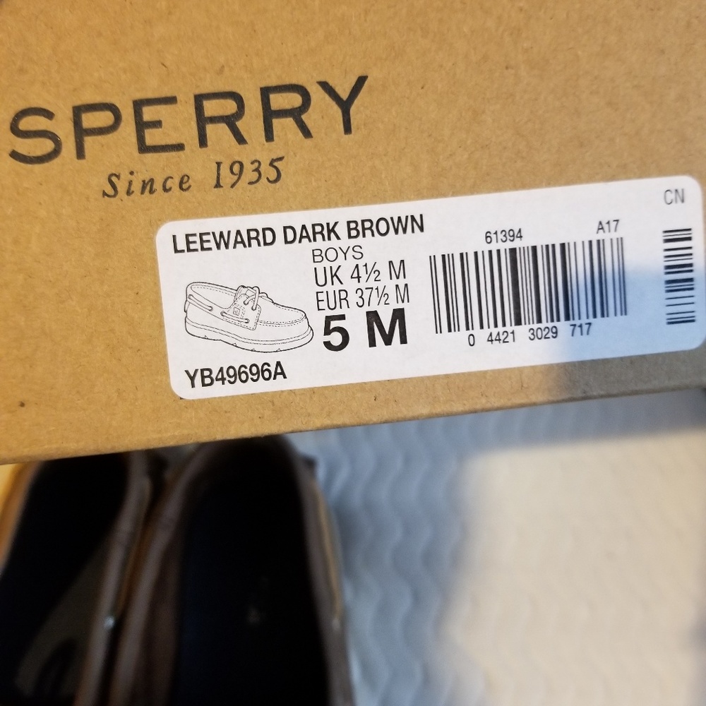 Boys size 5 Sperrys